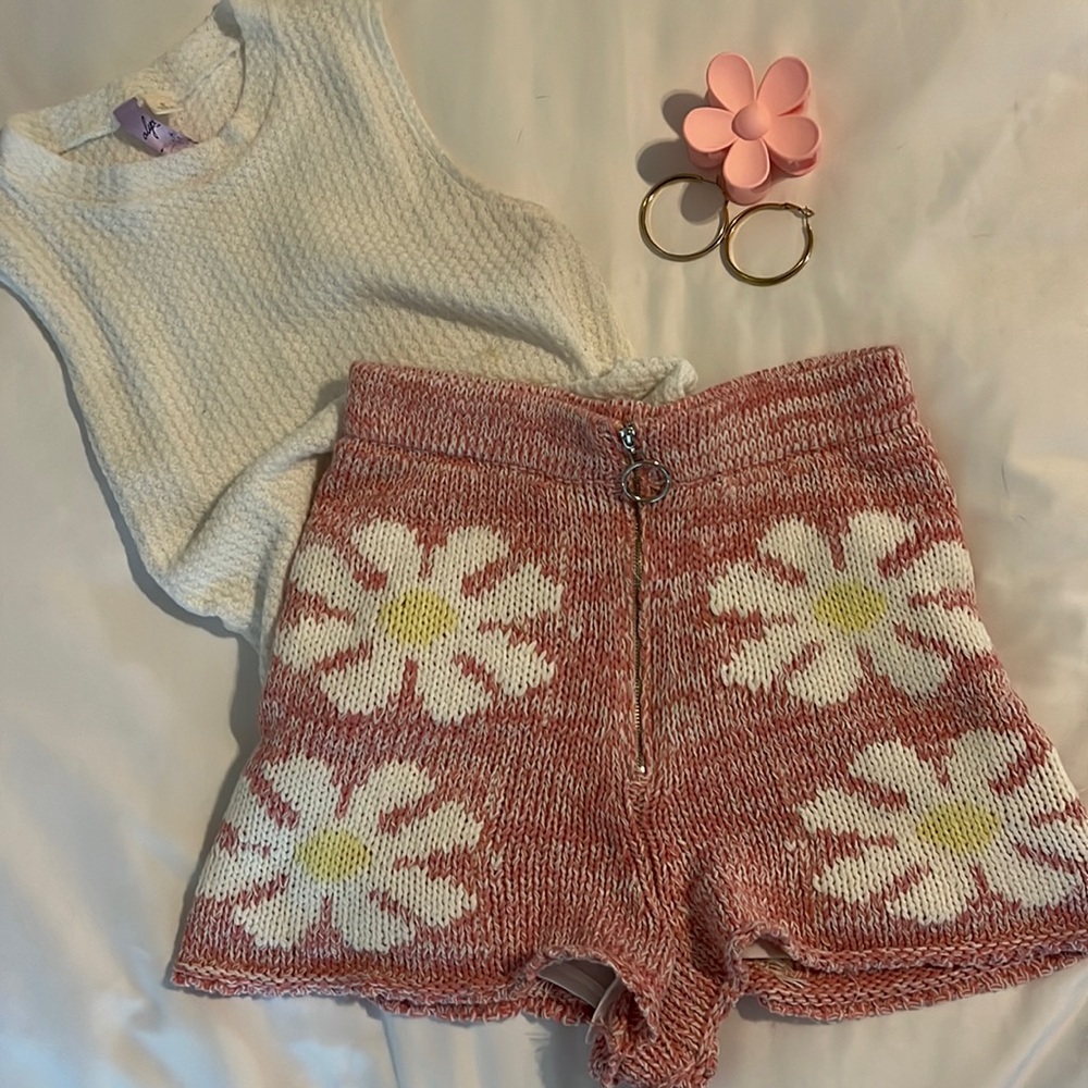 Floral knit shorts